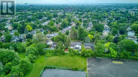 1666 Amberdale Crescent Ottawa ON K1H 7B3
