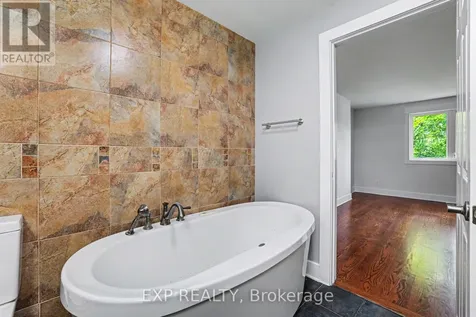 241 Anglehart Avenue Ottawa ON K1E 2V7