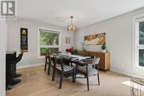 164 Mcclintock Way Ottawa ON K2L 2A4