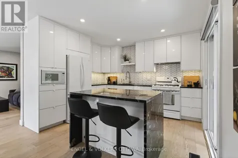 164 Mcclintock Way Ottawa ON K2L 2A4