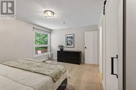 164 Mcclintock Way Ottawa ON K2L 2A4
