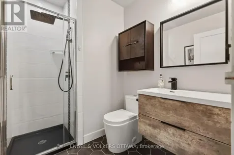 164 Mcclintock Way Ottawa ON K2L 2A4