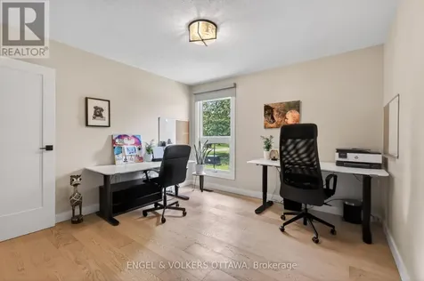 164 Mcclintock Way Ottawa ON K2L 2A4