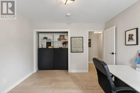 164 Mcclintock Way Ottawa ON K2L 2A4
