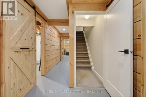 164 Mcclintock Way Ottawa ON K2L 2A4