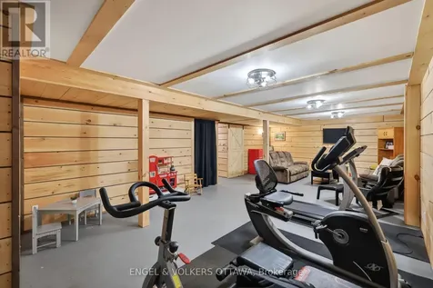 164 Mcclintock Way Ottawa ON K2L 2A4