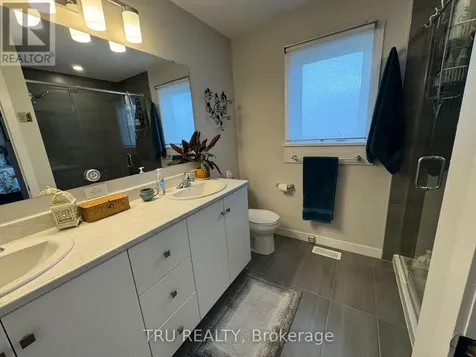 802 Sendero Way Ottawa ON K2S 0Y9