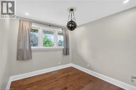 33 Kenwood Crescent Hamilton ON L8T 1W3