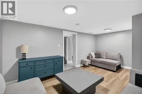 33 Kenwood Crescent Hamilton ON L8T 1W3