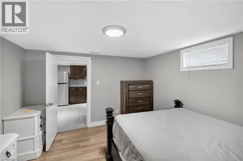 33 Kenwood Crescent Hamilton ON L8T 1W3