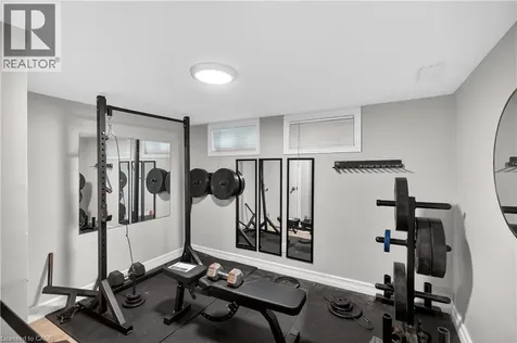 33 Kenwood Crescent Hamilton ON L8T 1W3