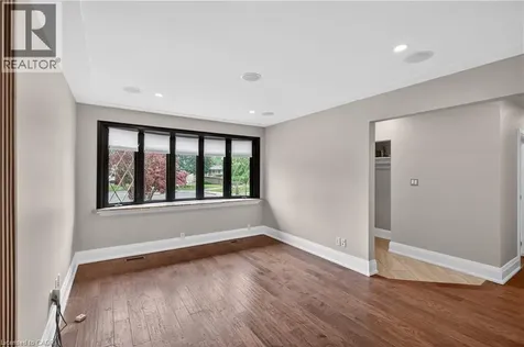 33 Kenwood Crescent Hamilton ON L8T 1W3