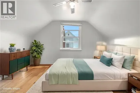128 East 39th Street Hamilton ON L8V 4H3