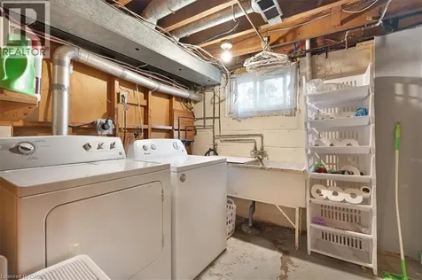 128 East 39th Street Hamilton ON L8V 4H3