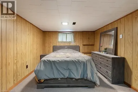 128 East 39th Street Hamilton ON L8V 4H3