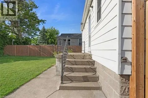 128 East 39th Street Hamilton ON L8V 4H3