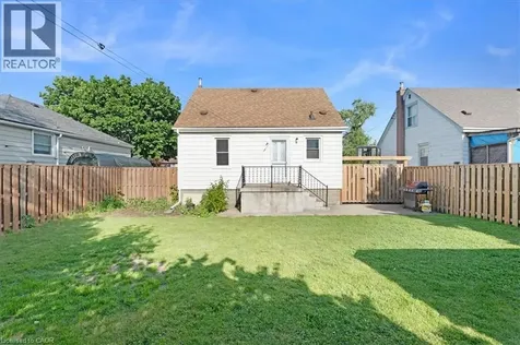 128 East 39th Street Hamilton ON L8V 4H3