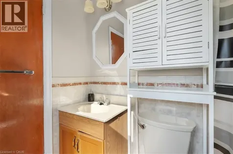 128 East 39th Street Hamilton ON L8V 4H3