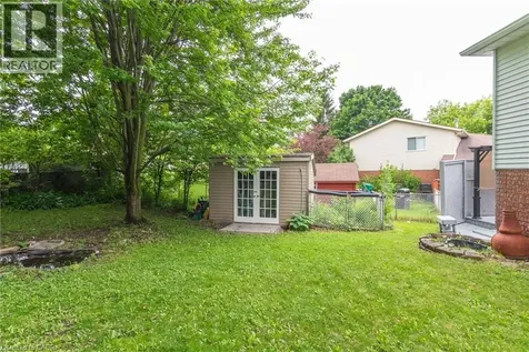 629 Settlersfield Court Waterloo ON N2T 2K6