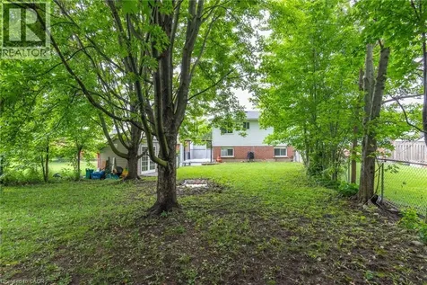 629 Settlersfield Court Waterloo ON N2T 2K6