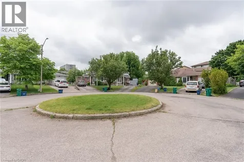 629 Settlersfield Court Waterloo ON N2T 2K6