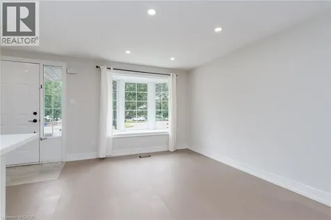 629 Settlersfield Court Waterloo ON N2T 2K6