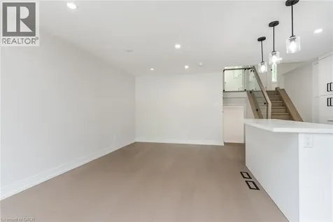 629 Settlersfield Court Waterloo ON N2T 2K6