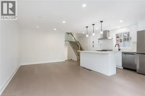629 Settlersfield Court Waterloo ON N2T 2K6