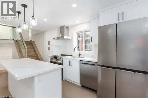 629 Settlersfield Court Waterloo ON N2T 2K6