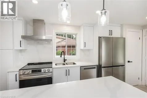 629 Settlersfield Court Waterloo ON N2T 2K6