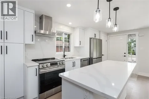 629 Settlersfield Court Waterloo ON N2T 2K6