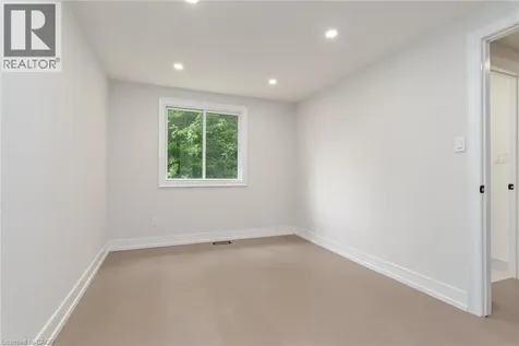 629 Settlersfield Court Waterloo ON N2T 2K6