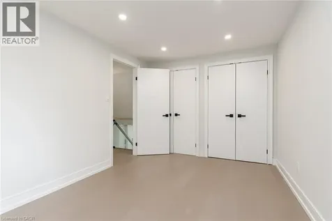 629 Settlersfield Court Waterloo ON N2T 2K6
