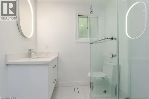 629 Settlersfield Court Waterloo ON N2T 2K6