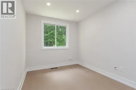 629 Settlersfield Court Waterloo ON N2T 2K6