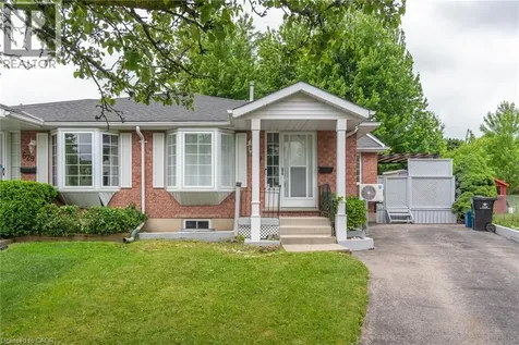 629 Settlersfield Court Waterloo ON N2T 2K6
