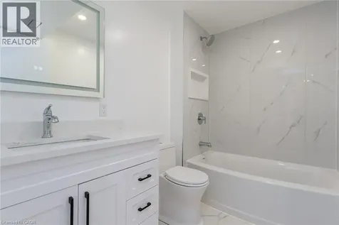 629 Settlersfield Court Waterloo ON N2T 2K6
