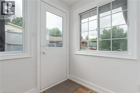 629 Settlersfield Court Waterloo ON N2T 2K6