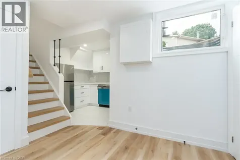 629 Settlersfield Court Waterloo ON N2T 2K6