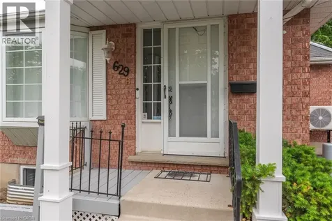629 Settlersfield Court Waterloo ON N2T 2K6
