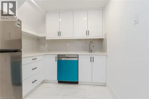 629 Settlersfield Court Waterloo ON N2T 2K6