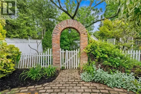 27 Oak Drive Niagara-on-the-lake ON L0S 1J0