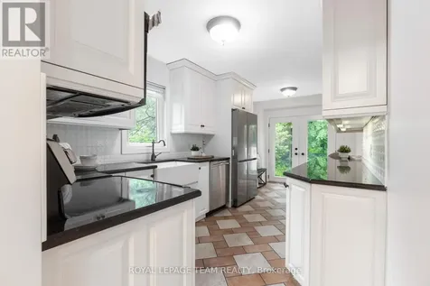 90 Blackdome Crescent Ottawa ON K2T 1B1