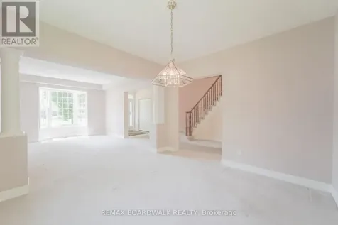 57 Mattawa Crescent Ottawa ON K2M 2E8