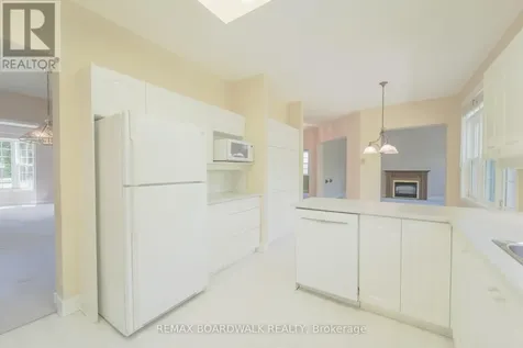 57 Mattawa Crescent Ottawa ON K2M 2E8