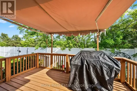 1693 Fieldcrest Lane Tecumseh ON N8N 4Z8