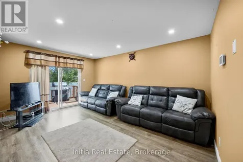 1693 Fieldcrest Lane Tecumseh ON N8N 4Z8