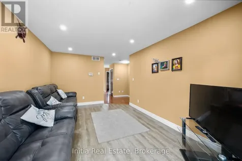 1693 Fieldcrest Lane Tecumseh ON N8N 4Z8