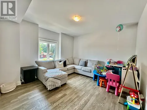 8 Alan Williams Trail Uxbridge ON L9P 0R5