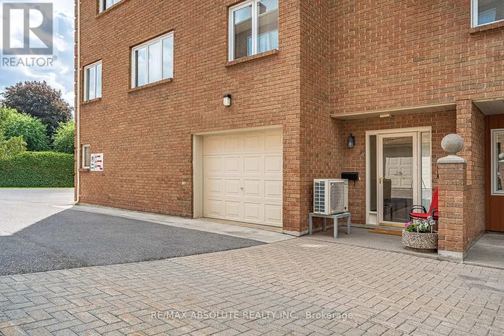 206 Stratas Court Ottawa ON K2L 3K5